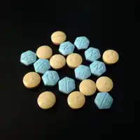 A mixture of 20 mg and 10 mg propranolol tablets