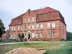 Schloss Plüschow&nbsp;[de] in Upahl