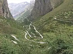 The road from the Sacred Valley to Huayopata, coming down from Abra Malaga (Pass), 4,333 metres (14,216&nbsp;ft) in elevation.