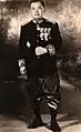 1954: aristocratic style portrait served as model for the creation of the statue.